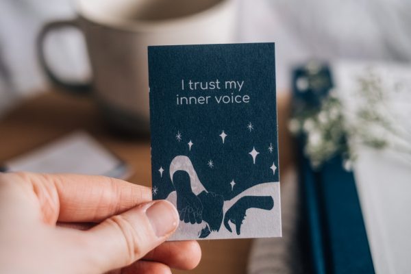 Hand holding a moon affirmation card with the mantra “I trust my inner voice”